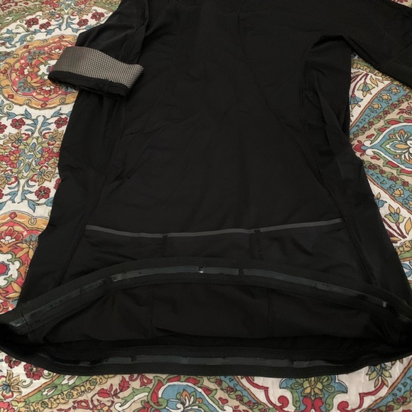 Athleta cycle/run top - Picture 4 of 4